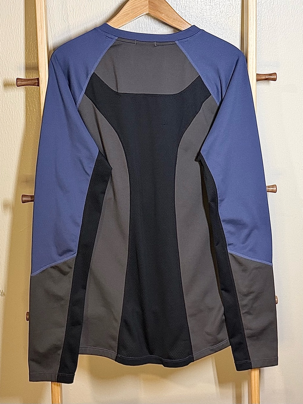 Oakley Men’s Deep Blue Performance Athletic Long Sleeve Shirt Size Large
